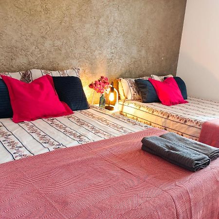 Urquinaona Rooms Barcelona Ngoại thất bức ảnh