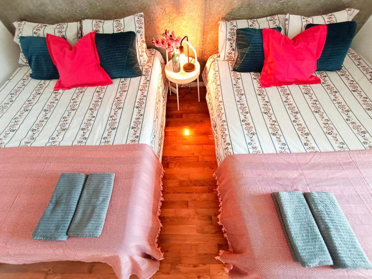 Urquinaona Rooms Barcelona Ngoại thất bức ảnh